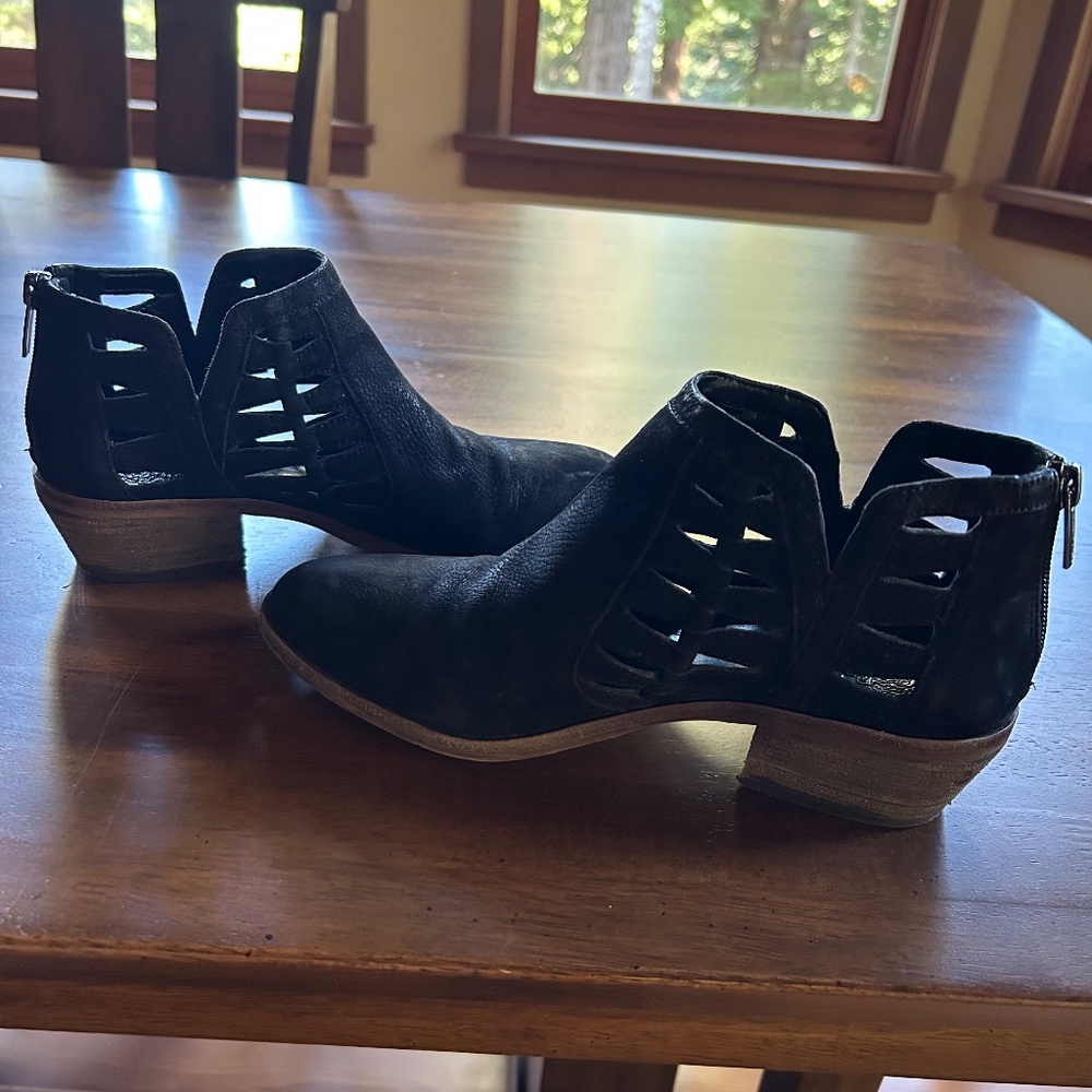 Vince Camuto Peera Black Tumbled Buff Goat Booties (Women's 8M)